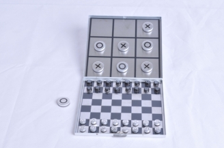 Zestaw gier- szachy, kółko i krzyżyk